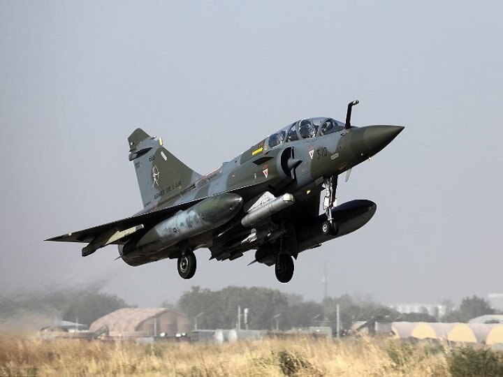 Indian Air Strike on Pakistan : Pakistani F16s were turned back against IAF Mirage 2000s Indian Air Strike on Pakistan : भारताचे 'मिराज 2000' पाहून पाकिस्तानी विमाने पळाली