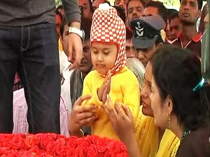 शहीद निनाद मांडवगणे अनंतात विलीन, चिमुकलीला पाहून गोदाकाठ हेलावला