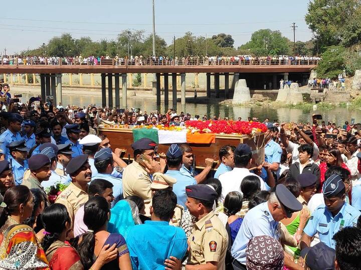 गुवाहाटी, गोरखपूर इथे सेवा करुन एक महिन्यापूर्वीच श्रीनगर इथे त्यांची बदली झाली होती. पण तिथेच त्यांना वीरमरण आलं.