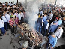 जनसमुदायाच्या उपस्थितीत शहीद निनाद मांडवगणेंना अखेरचा निरोप