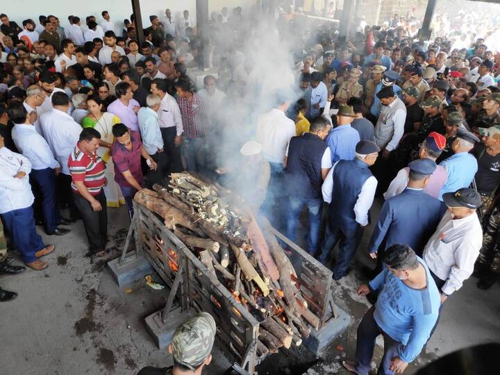 नाशिकमधील गोदाकाठावर भारतमातेच्या सुपुत्राला लष्करी इतमामात अखेरचा निरोप देण्यात आला.