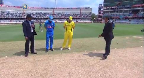 India and Australia 1st odi from Hyderabad IndvsAus 1st ODI : ऑस्ट्रेलियाचा नाणेफेक जिंकून फलंदाजीचा निर्णय