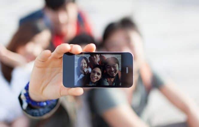 नो सेल्फी विथ सेलिब्रेटी 'No selfie with celebrity' Blog by Kavita Nanaware नो सेल्फी विथ सेलिब्रेटी