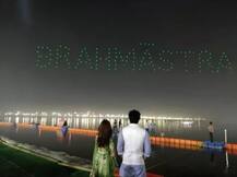 रणबीर, आलिया आणि दिग्दर्शक अयान मुखर्जींनी 150 ड्रोन्सच्या मदतीने साकारला ‘ब्रह्मास्त्र’ चित्रपटाचा लोगो