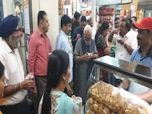 छगन भुजबळांनी घेतला पाणीपुरीचा आस्वाद