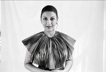 कॅन्सरच्या शस्त्रक्रियेनंतर 20 इंचाची खूण, वोग मॅग्झिनसाठी सोनालीचं फोटोशूट