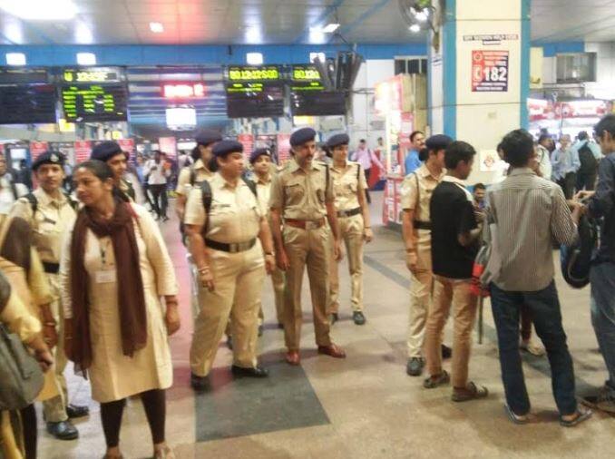 मुंबईतील पश्चिम रेल्वेवरील आरपीएफने महिलांच्या सुरक्षेसाठी RPF Sakhi हा 'व्हॉट्सअॅप' ग्रुप तयार केला. या ग्रुपवर महिला ट्रेन प्रवासातील कोणतीही तक्रार नोंदवू शकतात.