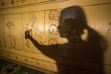 जागतिक महिला दिन विशेष : 125 फूट लांब साडीवर साकारलं जिजाऊंचं जीवनचरित्र