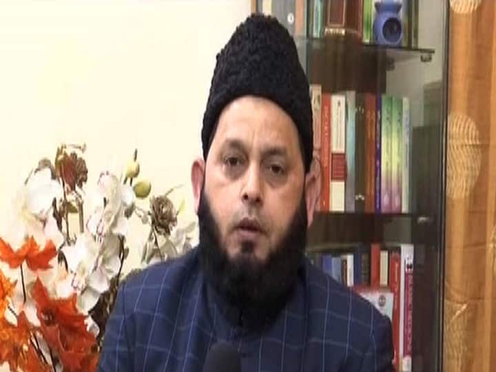 रमजान महिन्यात मतदानाला मुस्लिम धर्मगुरुंचा विरोध, निवडणुकांच्या तारखांवरुन नव्या वादाला सुरुवात Lok Sabha Dates Clashing With Ramzan रमजान महिन्यात मतदानाला मुस्लिम धर्मगुरुंचा विरोध, निवडणुकांच्या तारखांवरुन नव्या वादाला सुरुवात