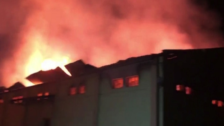 fire took place at warehouse in beed district बीड जिल्ह्यात शासकीय गोडाऊनला भीषण आग, शेतकऱ्यांकडून खरेदी केलेला संपूर्ण माल नष्ट