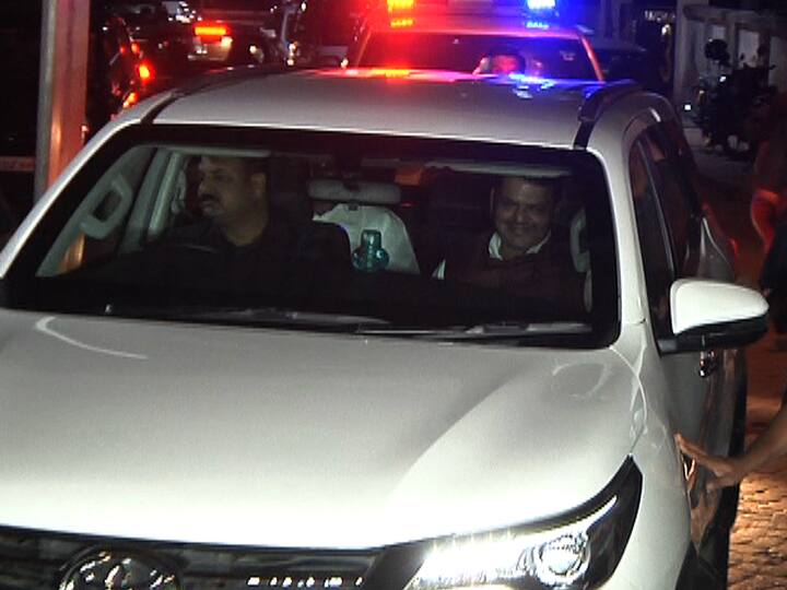 युतीच्या प्रचाराचा नारळ अंबाबाईच्या साक्षीने फुटणार, फडणवीसांची 'मातोश्रीवर' उद्धव ठाकरेंशी चर्चा CM Devendra Fadanvis meets Shivsena Chief Uddhav Thackeray, decides on Yuti campaign in Kolhapur युतीच्या प्रचाराचा नारळ अंबाबाईच्या साक्षीने फुटणार, फडणवीसांची 'मातोश्रीवर' उद्धव ठाकरेंशी चर्चा