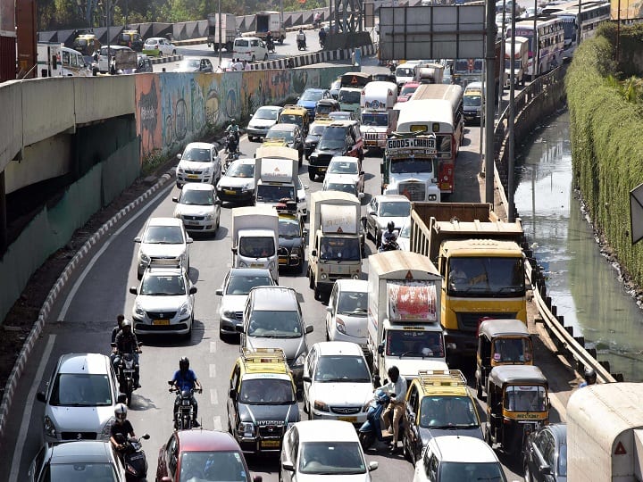 HC allowed to cut mangroves for Kalanagar flyover in Mumbai's Bandra मुंबईतील कलानगरची वाहतूक कोंडी सुटणार, प्रस्तावित उड्डाणपूलाला हिरवा कंदील
