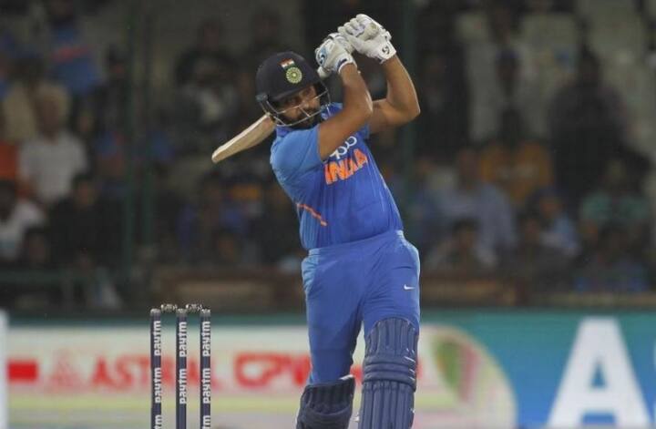 टीम इंडियाचा उपकर्णधार रोहित शर्मानं वन डे क्रिकेटमध्ये आठ हजार धावांचा टप्पा ओलांडला. अशी कामगिरी करणारा रोहित हा भारताचा आजवरचा तिसरा फलंदाज ठरला. 