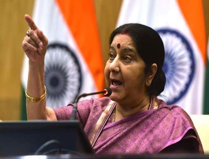 sushma swaraj says no dialogue with pakistan until it acts against terrorist masood azhar इम्रान खान उदार असतील मसूद अजहरला भारताच्या ताब्यात द्यावं, सुषमा स्वराज यांची मागणी