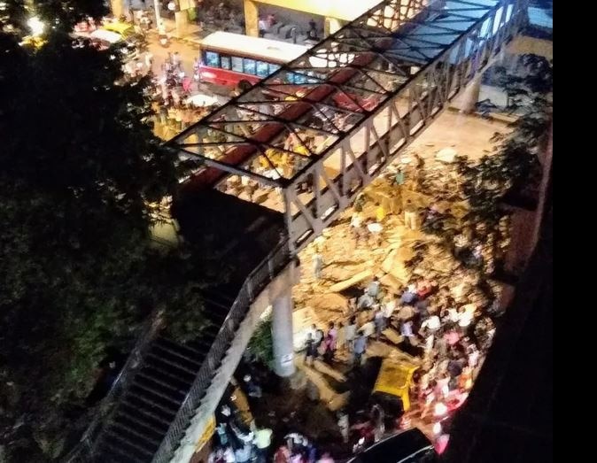 CSMT footover bridge collapses, railway department responsible for this accident, says BMC Corporator पुलाचे ऑडिट झाले नाही, या दुर्घटनेला रेल्वे प्रशासन जबाबदार : स्थानिक नगरसेविकेचा आरोप