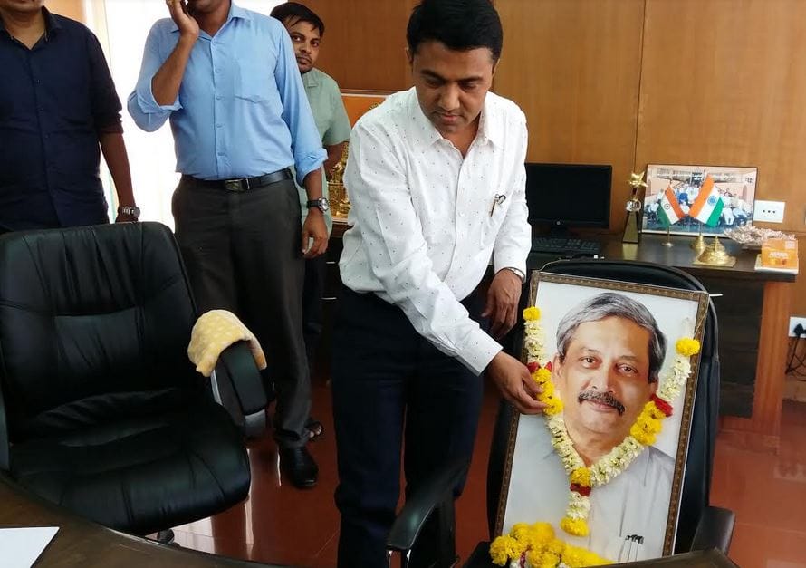 Pramod Sawant Took responsibility as a Goan CM पर्रिकरांना अपेक्षित काम करणार, प्रमोद सावंतांनी गोवा मुख्यमंत्री पदाचा कार्यभार सांभाळला