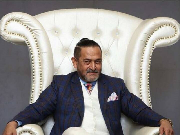 बिग बॉस मराठीच्या पहिला मोसमाचं सूत्रसंचालन ज्येष्ठ अभिनेते महेश मांजरेकर यांनी केलं होतं. आता दुसऱ्या पर्वातही महेश मांजरेकरच सूत्रसंचालन करताना दिसणार आहेत. 