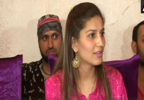 काँग्रेस प्रवेशाच्या बातम्या खोट्या, डान्सर सपना चौधरीकडून स्पष्टीकरण Sapna Chaudhary says,