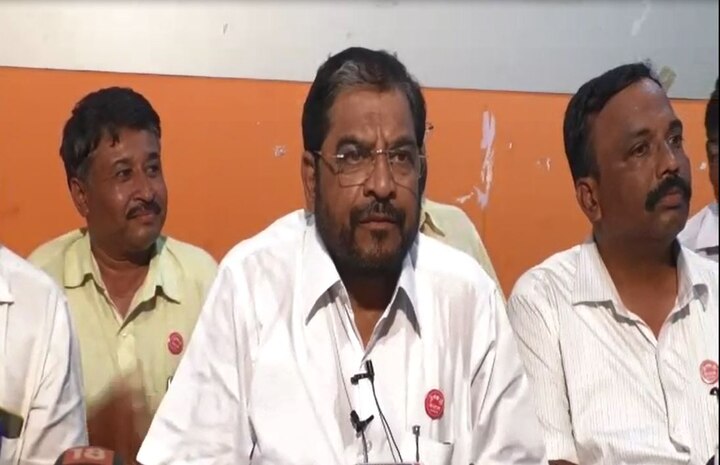 Swabhimani Shetkari Sanghatna Leader Raju Shetty Give ultimatum Congress-NCP वादग्रस्त जागा स्वाभिमानीच्या गळ्यात मारू नका : राजू शेट्टी