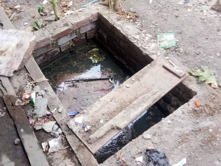 minor fall Dead in Public Toilet tank शौचालयाच्या टाकीत पडून चिमुरड्याचा मृत्यू