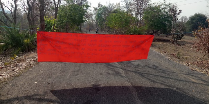 Boycott on Loksabha Elections, Naxals appeal via posters in Gadchiroli लोकसभा निवडणुकांवर बहिष्कार घाला, गडचिरोलीत नक्षलवाद्यांनी बॅनर्स लावले