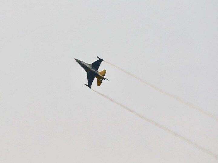 pakistani F-16 jets again tried to enter india पाकिस्तानच्या चार एफ-16 विमानांचा भारतीय हद्दीत घुसण्याचा प्रयत्न, भारतीय वायुसेनेने हुसकावून लावले