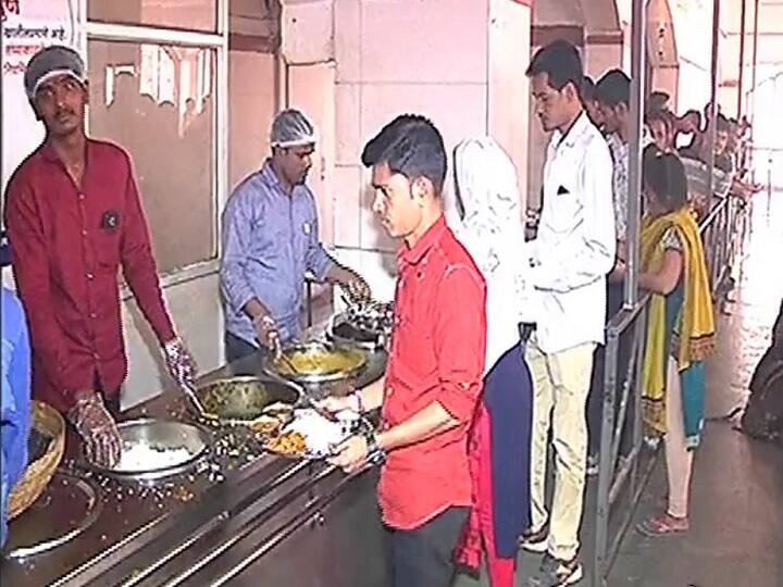 सावित्रीबाई फुले पुणे विद्यापीठाच्या भोजनालयात आंदोलन, 12 विद्यार्थ्यांवर गुन्हे Savitribai Phule Pune University Canteen agitation, FIR against 12 students सावित्रीबाई फुले पुणे विद्यापीठाच्या भोजनालयात आंदोलन, 12 विद्यार्थ्यांवर गुन्हे