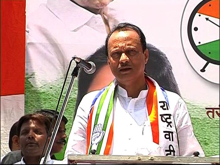 loksabha election 2019 NCP leader ajit pawar on BJP candidate campaign rally अजित पवारांचं भाषण सुरु असताना, भाजप उमेदवाराची प्रचाराची गाडी येते तेव्हा...