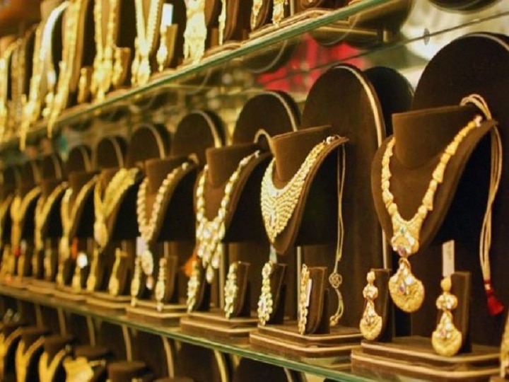 Gold and Silver prices drop by 2 thousand ऐन लग्नसराईत सोने आणि चांदीच्या दरात घसरण!