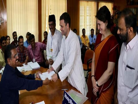 राहुल गांधी यांचं वायनाडमध्ये जोरदार शक्तिप्रदर्शन राहुल गांधी यांचं वायनाडमध्ये जोरदार शक्तिप्रदर्शन