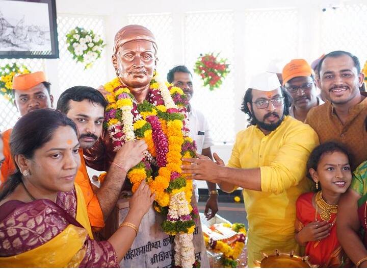 शिवसेनेचे विद्यमान खासदार शिवाजीराव आढळराव पाटील यांना सेना-भाजप युतीतर्फे पु्न्हा उमेदवारी देण्यात आली आहे.