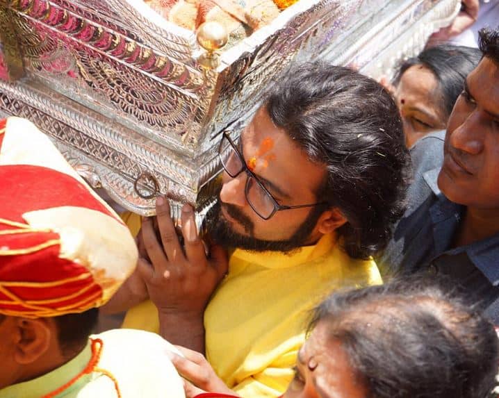 डॉ. अमोल कोल्हे सध्या 'झी मराठी' वाहिनीवर स्वराज्यरक्षक संभाजी या मालिकेत संभाजी महाराजांची भूमिका साकारत आहेत.