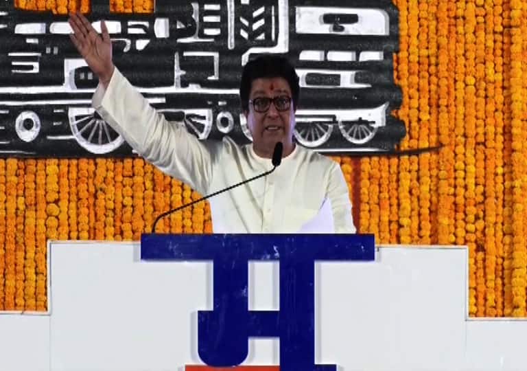 Narendra Modi took Action against Soldiers only for votes - Raj Thackeray सीमेवर कर्तव्य बजावणाऱ्या सैनिकांवर खटले दाखल करुन मोदींनी मतांचं राजकारण केलं : राज ठाकरे