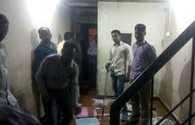 कोल्हापुरात माजी उपमहापौर पतीच्या मटका अड्ड्यावर छापा, जमावाचा पोलिसांवर हल्ला, महिला आयपीएसवर पिस्तुल रोखली