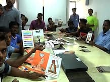 मोदींच्या प्रचार कार्डवर सर्जिकल स्ट्राईकचा उल्लेख, निवडणूक आयोगाचा खारमध्ये छापा