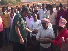 हातात फावडं घेत उदयनराजेंचं पाणी फाऊंडेशनच्या चळवळीत श्रमदान