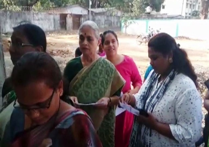 Loksabha Election 2019 - Phase 1, voting of four polling booth postponed at Gadchiroli Loksabha Election 2019 : गडचिरोलीतील चार केंद्रांवरील मतदान पुढे ढकललं