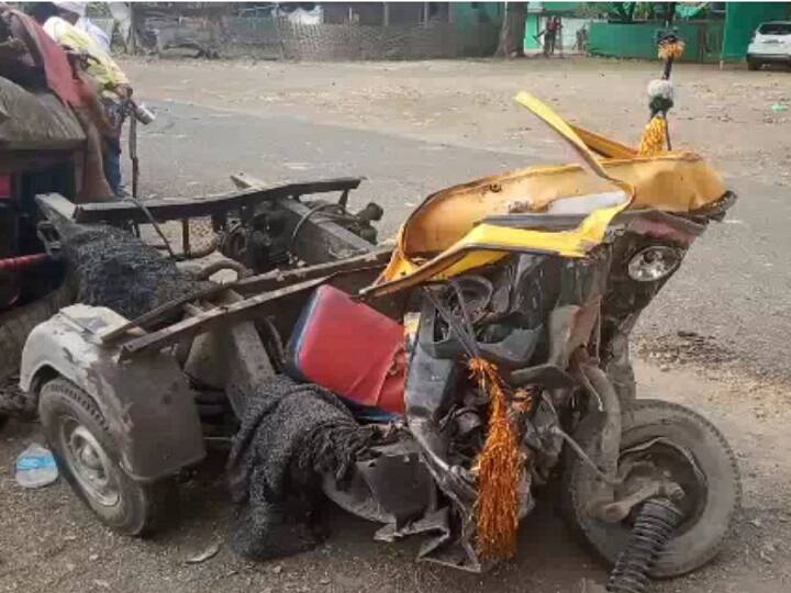 यवतमाळमध्ये देवदर्शनाला जाताना झालेल्या अपघात चौघांचा मृत्यू तर 12 जण गंभीर जखमी four dead and 12 injured in Accident in yavatmal यवतमाळमध्ये देवदर्शनाला जाताना झालेल्या अपघात चौघांचा मृत्यू तर 12 जण गंभीर जखमी