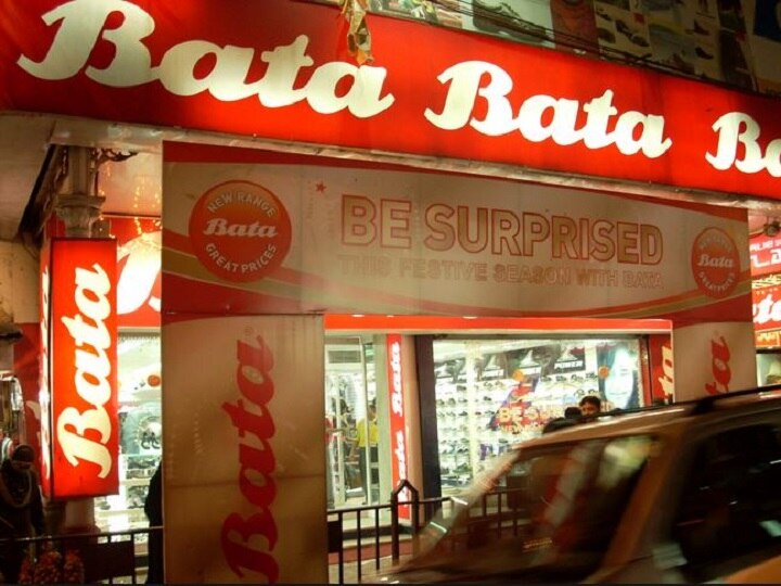 Bata fined Rs 9000 for asking customer to pay Rs 3 for paper bag in Chandigarh  कागदी पिशवीसाठी ग्राहकाकडे 3 रुपये मागणं महागात, 'बाटा'ला ग्राहक मंचाचा फटका