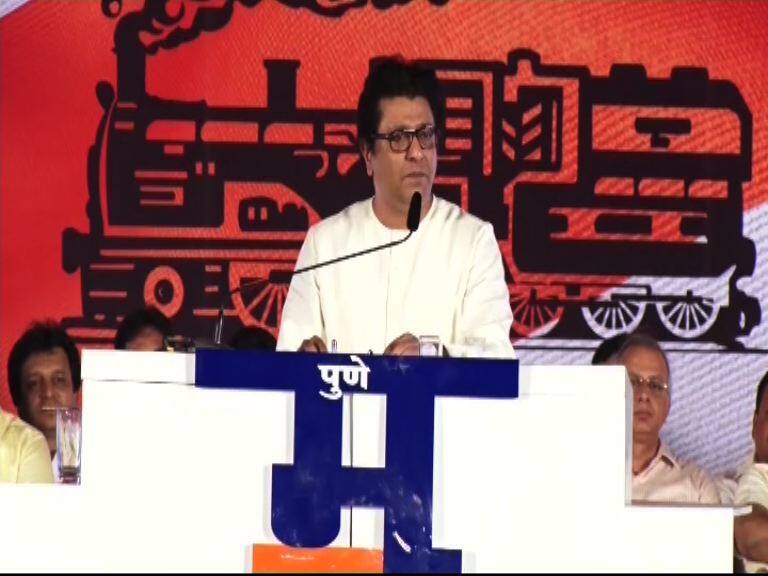 mns chief raj thackeray rally in pune '...तेव्हा बलात्काराच्या घटनांचं राजकरण करून तुम्ही का मतं मागत होतात?', राज ठाकरेंचा मोदींना सवाल