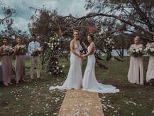 आयुष्यभराची पार्टनरशिप, न्यूझीलंड-ऑस्ट्रेलियाच्या महिला क्रिकेटपटू लग्नाच्या बेडीत