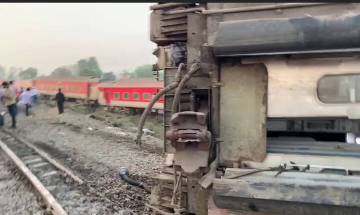 अपघाताचं नेमकं कारण अद्याप अस्पष्ट आहे. रेल्वे मंत्रालयाने उच्चस्तरीय चौकशीचे आदेश दिले आहेत.