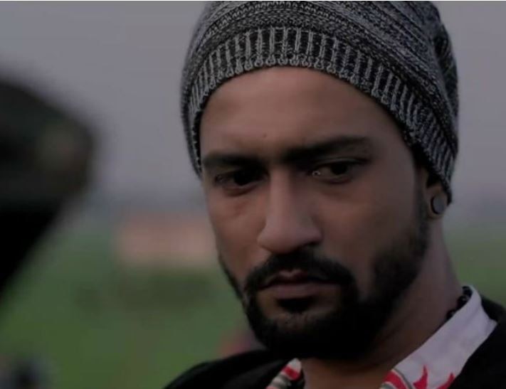 Actor Vicky Kaushal BADLY INJURED on Horror film set in Gujrat, Fractures cheekbone, gets 13 stitches अभिनेता विकी कौशलला सेटवर अपघात, गालाच्या हाडाला फ्रॅक्चर