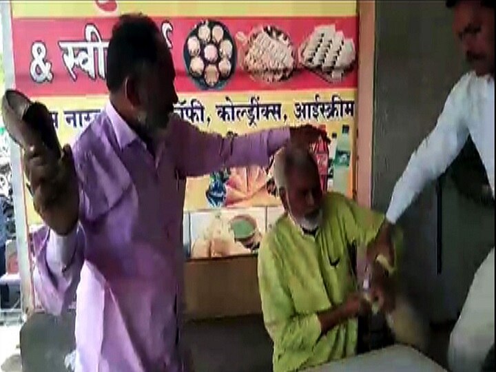man beaten by supporters of Ambedkar who wrote a post against Prakash Ambedkar in amravati  प्रकाश आंबेडकर यांच्याविरोधात पोस्ट लिहिणाऱ्या व्यक्तीला आंबेडकरांच्या समर्थकांकडून मारहाण