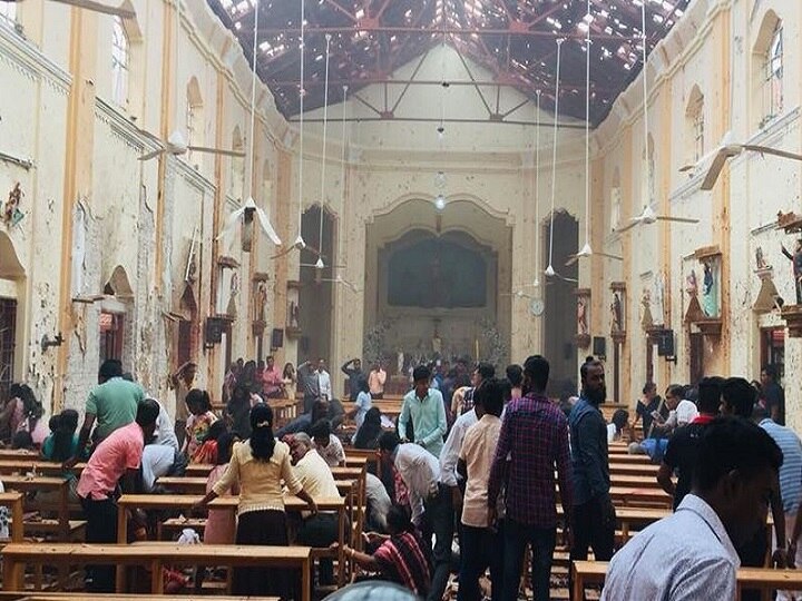 Multiple Blasts In Sri Lanka's Churches, Hotels, many dead श्रीलंकेत साखळी बॉम्बस्फोट, शंभरहून अधिक नागरिकांचा मृत्यू, शेकडो जखमी