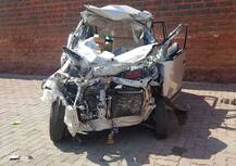 कंटेनर आणि कारचा भीषण अपघात, 20 दिवसाच्या बाळासह एकाच परिवारातील चौघांचा जागीच मृत्यू