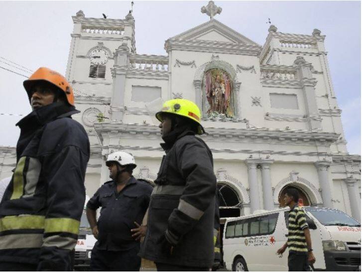 three Indians death in Sri Lanka Blasts, Says Foreign Minister Sushma Swaraj श्रीलंकेतील साखळी बॉम्बस्फोटात तीन भारतीयांचा मृत्यू, परराष्ट्रमंत्री सुषमा स्वराज यांची माहिती