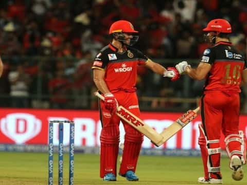 RCB vs KXIP : रॉयल चॅलेंजर्स बंगलोरकडून किंग्स इलेव्हन पंजाबचा 17 धावांनी धुव्वा RCB vs KXIP : रॉयल चॅलेंजर्स बंगलोरकडून किंग्स इलेव्हन पंजाबचा 17 धावांनी धुव्वा