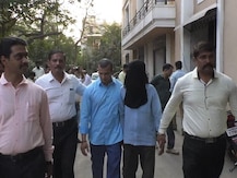 मुलीच्या लग्नपत्रिकेत नाव टाकण्याचा वाद विकोपाला, नवऱ्याकडून बायकोची हत्या