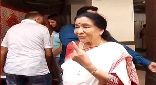 पार्श्वगायिका आशा भोसले